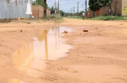 VÍDEO: Moradores do Porto Cristo sofrem com ruas alagadas e pedem regularização fundiária