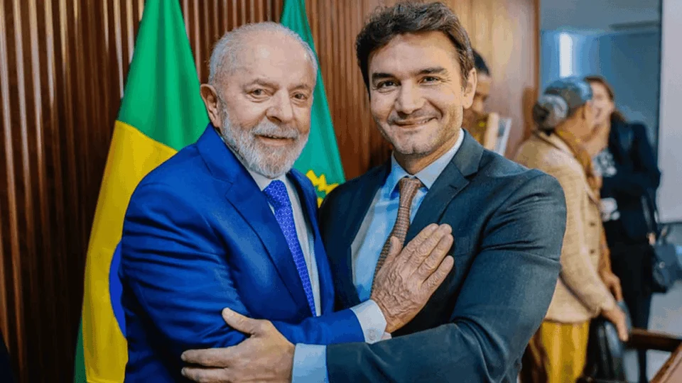 ‘Fico ao lado do presidente Lula’, diz Celso Sabino ao confirmar permanência no governo federal