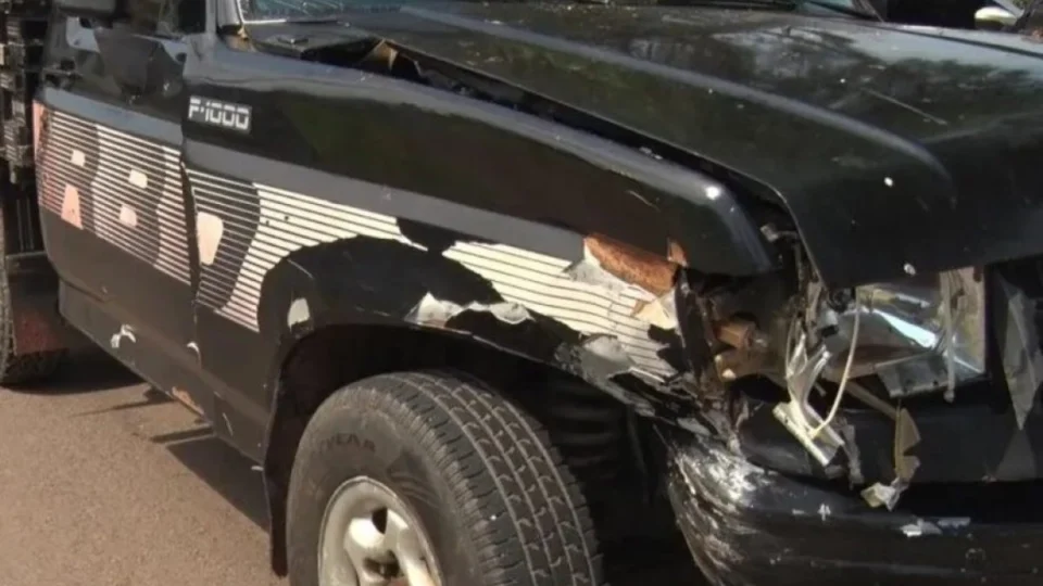 Caminhonete avança preferencial e causa grave acidente em Cacoal (RO)