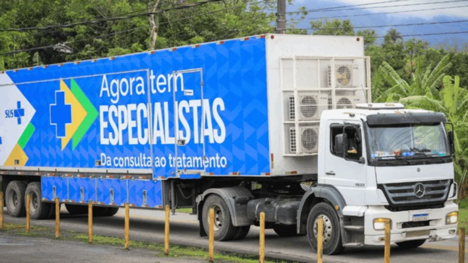 Carretas de saúde do governo federal começam atendimentos especializados; programa inicia pelo Amazonas