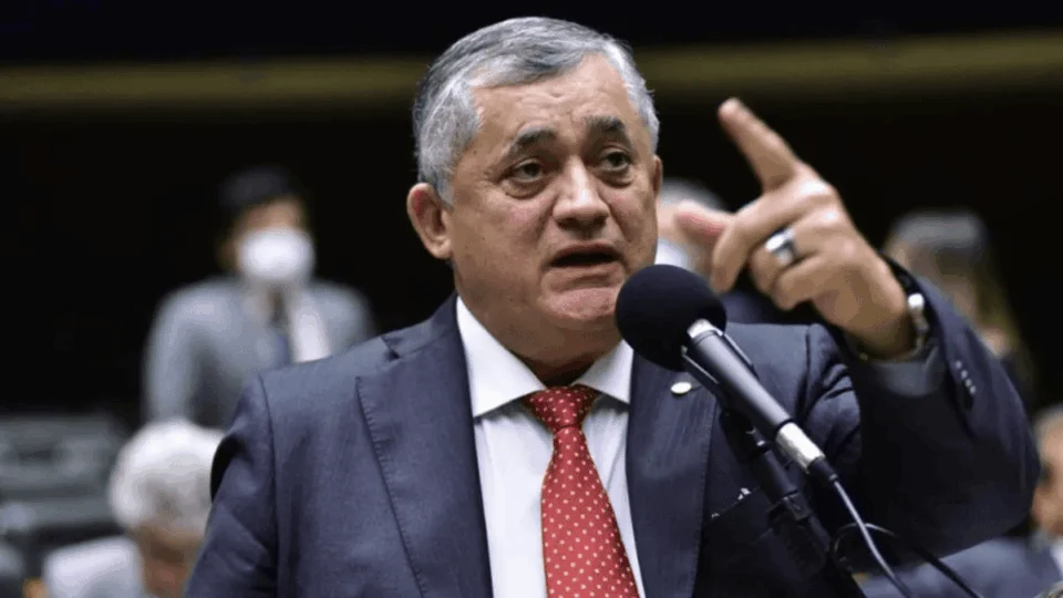 Líder do governo fala em ‘rebuliço do tamanho do mundo’ com mudanças na Caixa Econômica