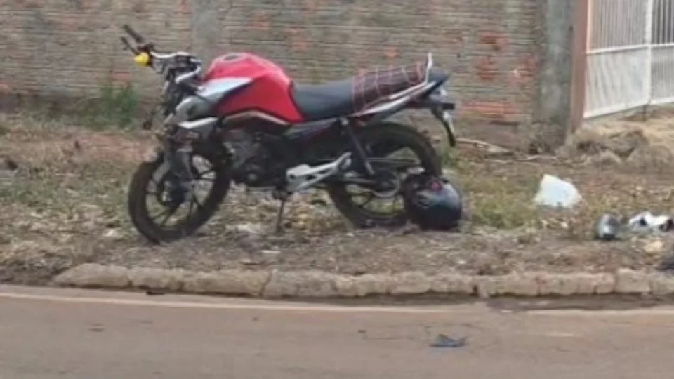 VÍDEO: Motociclista fica em estado grave após acidente em Rolim de Moura