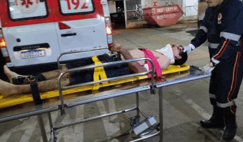 Motociclista e passageira ficam feridos após colisão com boi em rodovia no Acre