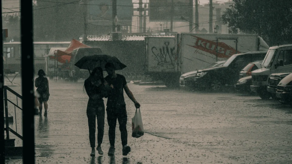 Acre entra em alerta por risco de chuvas fortes e ventos de até 60 km/h