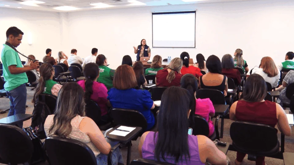 Profissionais de saúde no Acre recebem capacitação para atendimento a intoxicações por metanol