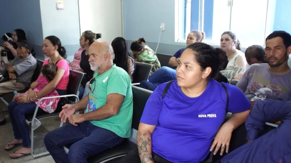 VÍDEO: Pacientes reclamam da demora no atendimento na Policlínica Ana Adelaide em Porto Velho