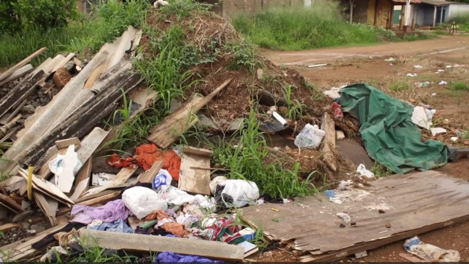 VÍDEO: Moradores pedem providências contra acúmulo de lixo e alagamentos no bairro Planalto 2 em Porto Velho
