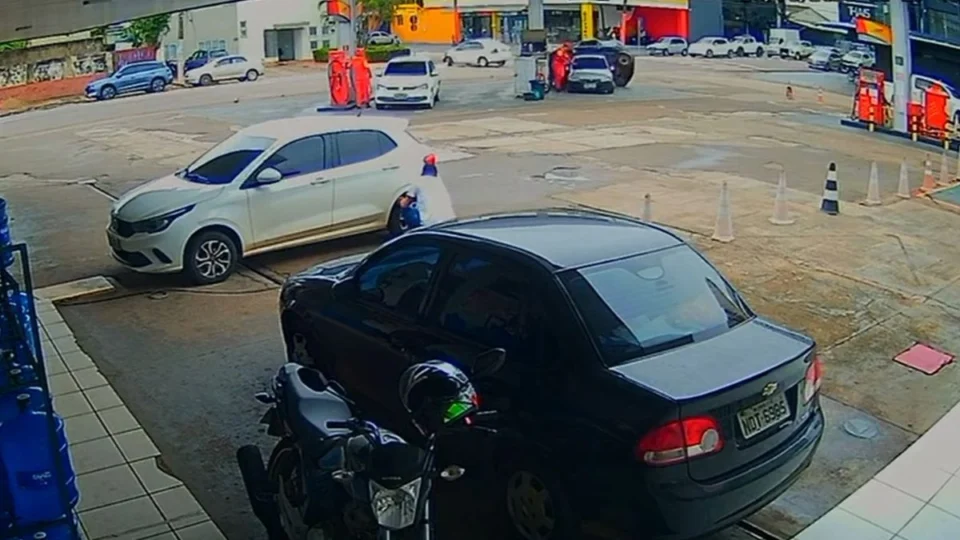 VÍDEO: Capotamento envolvendo três veículos deixa um ferido em Porto Velho