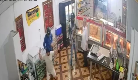 VÍDEO: Criminosos rendem funcionários e clientes durante roubo em casa de carne em Porto Velho