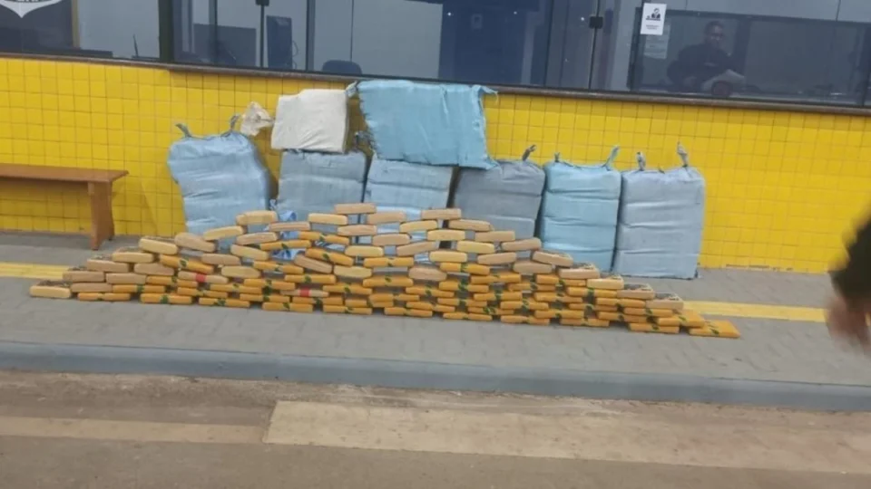 PRF apreende mais de meia tonelada de drogas em operações na BR-364 em Rondônia