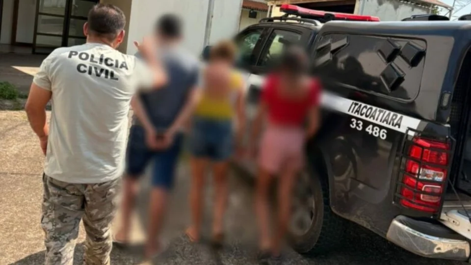 Homem atira, esfaqueia e tenta queimar ex em tentativa de assalto em Itacoatiara; duas mulheres são presas