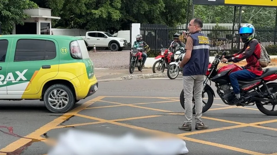 Jovem morre em acidente em Manaus a caminho do trabalho; população ameaçou linchar motorista