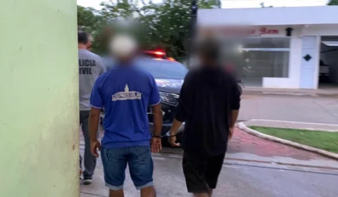 Mãe e padrasto são presos no Amazonas por obrigar adolescente a se relacionar com ele desde os 11 anos; vítima está grávida