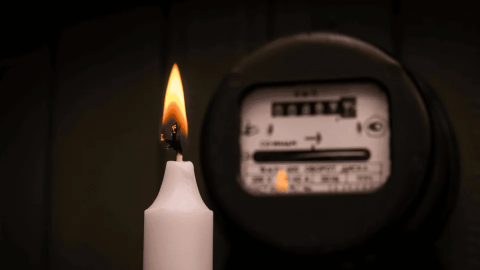 Apagão nacional atinge 23 estados e o DF após incêndio em subestação no Paraná