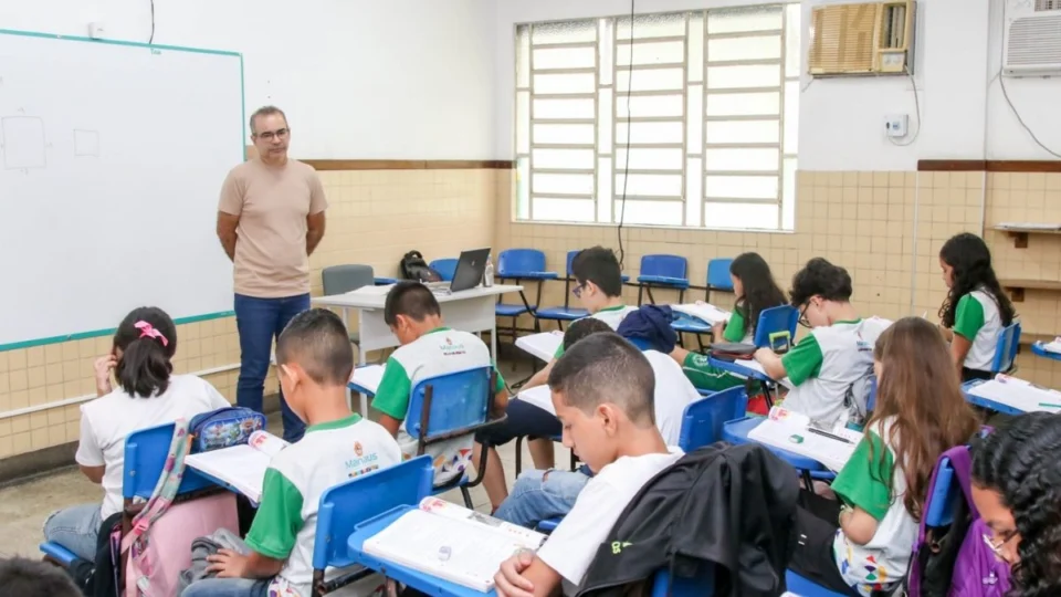 Concurso da Semed Manaus abre inscrições com salários de até R$ 5,3 mil; veja prazos, cargos e como participar