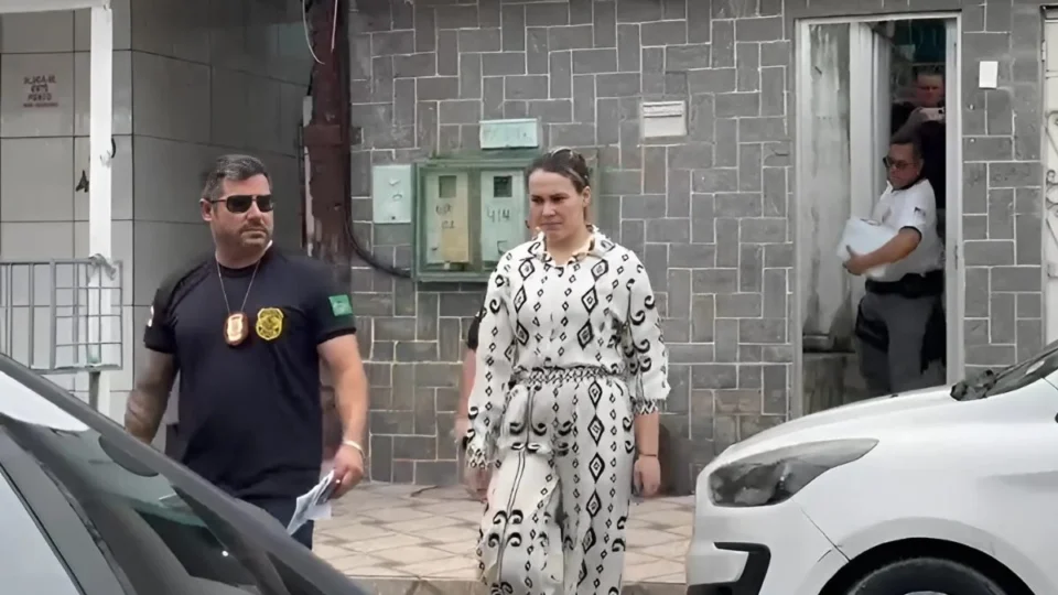 Caso da falsa médica em Manaus: Justiça ouve vítimas e mantém prisão da acusada