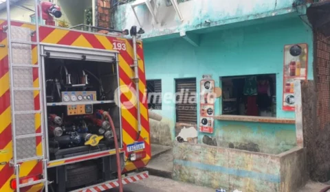 Filho ateia fogo na casa da própria mãe e acaba preso em Manaus
