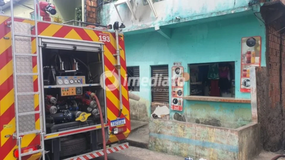 Filho ateia fogo na casa da própria mãe e acaba preso em Manaus