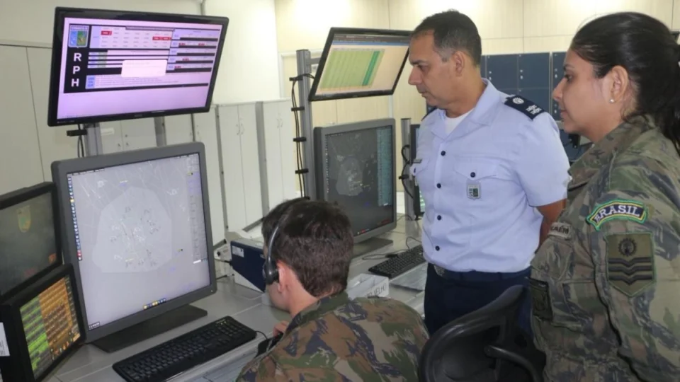 Força Aérea lança projeto que corta combustível e CO² em voos da Amazônia; entenda impacto