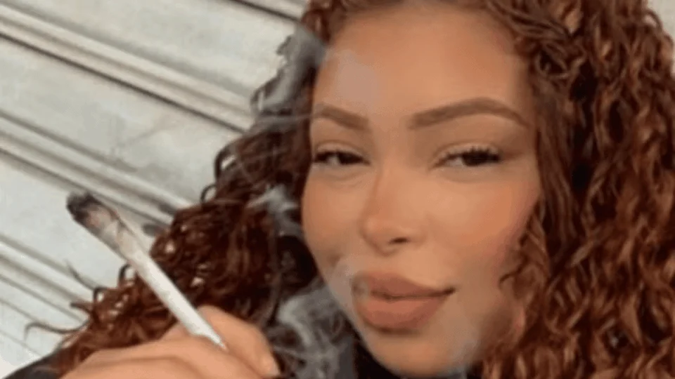 Foto de Penélope viraliza e revela ‘musa do crime’ na linha de frente antes de ser morta no RJ