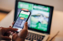 Governo proíbe quem recebe Bolsa Família de apostar em sites de jogo; saiba como funcionará