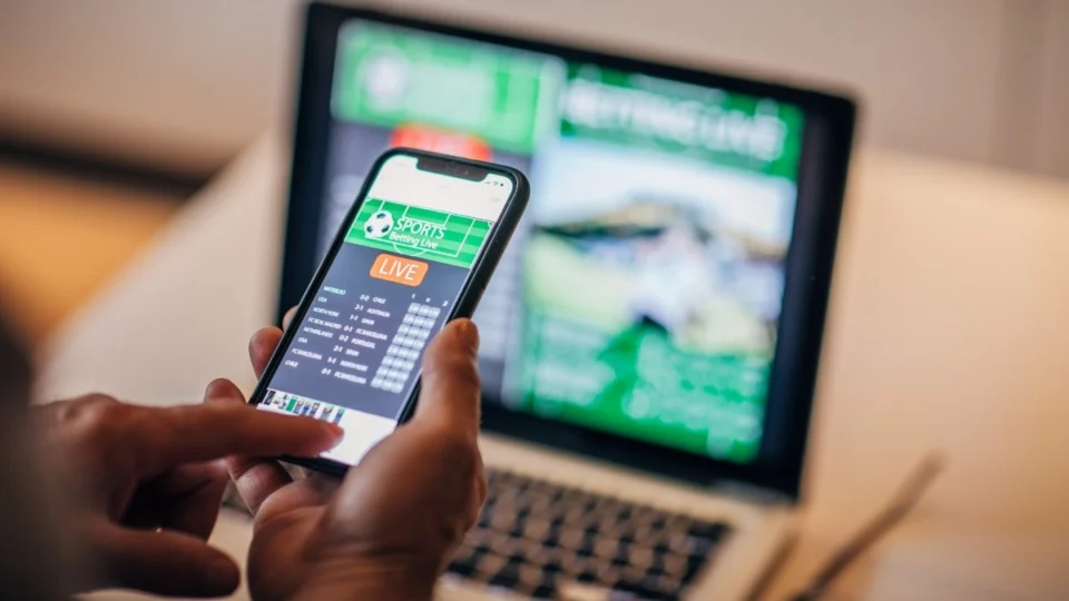 Governo proíbe quem recebe Bolsa Família de apostar em sites de jogo; saiba como funcionará