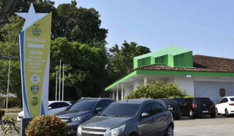Homem é preso após espancar ex-companheira e ameaçar jogar filha na frente de ônibus em Manaus