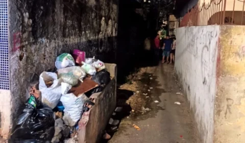 Homem é morto com vários tiros por dois suspeitos em beco de Manaus