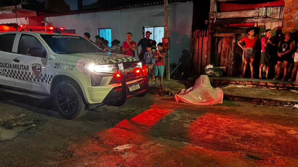 Homem é retirado de carro e executado com tiros na cabeça e nas costas no Riacho Doce, em Manaus