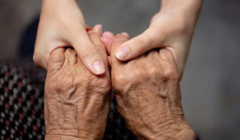 Justiça exige abrigo imediato para idosos em Roraima