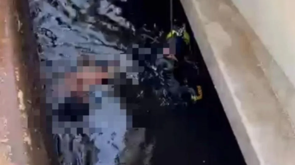 Jovem morre afogada ao tentar atravessar entre embarcações na Feira da Panair, em Manaus