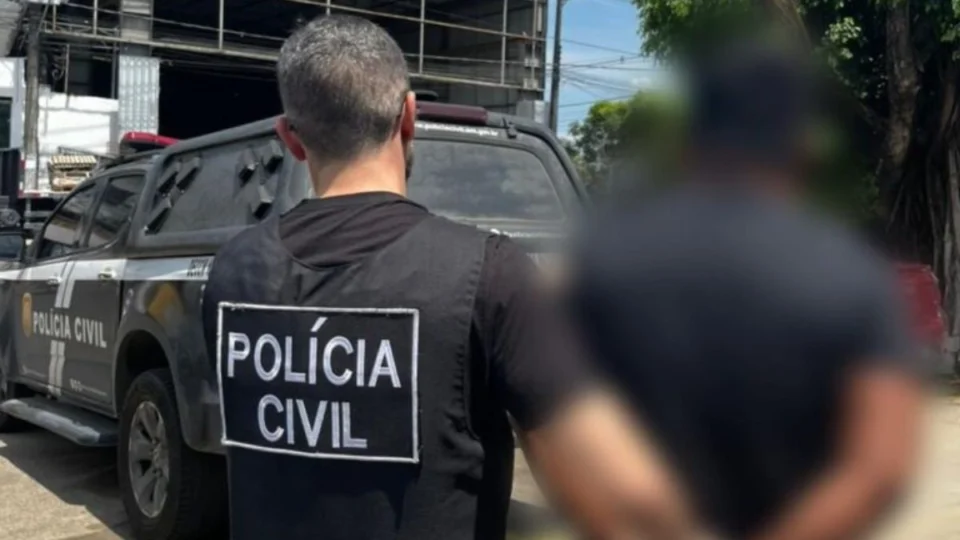 Homem invade casa, agride atual e esfaqueia ex-mulher em Manaus