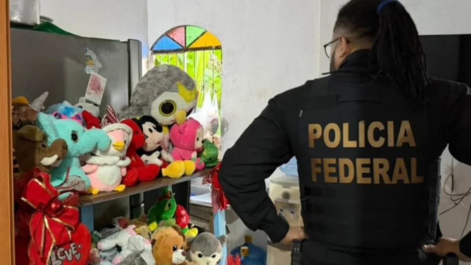 Animador de festa é preso em Manaus suspeito de armazenar pornografia infantil; veja detalhes da operação da PF
