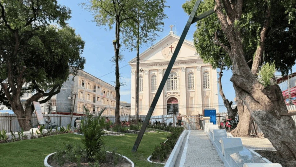 Praça dos Remédios é entregue revitalizada em Manaus com ações para pessoas em situação de rua