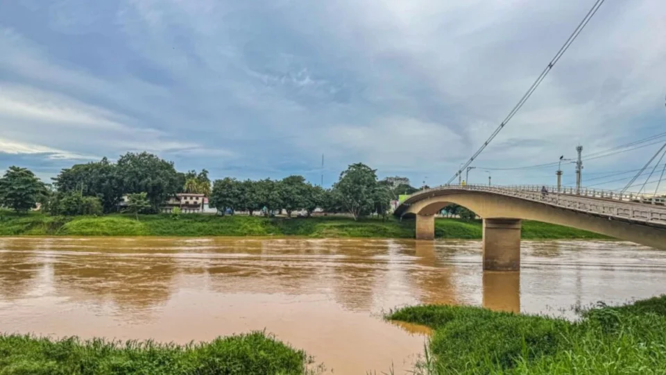 Nível do Rio Acre sobe mas escassez de chuva continua