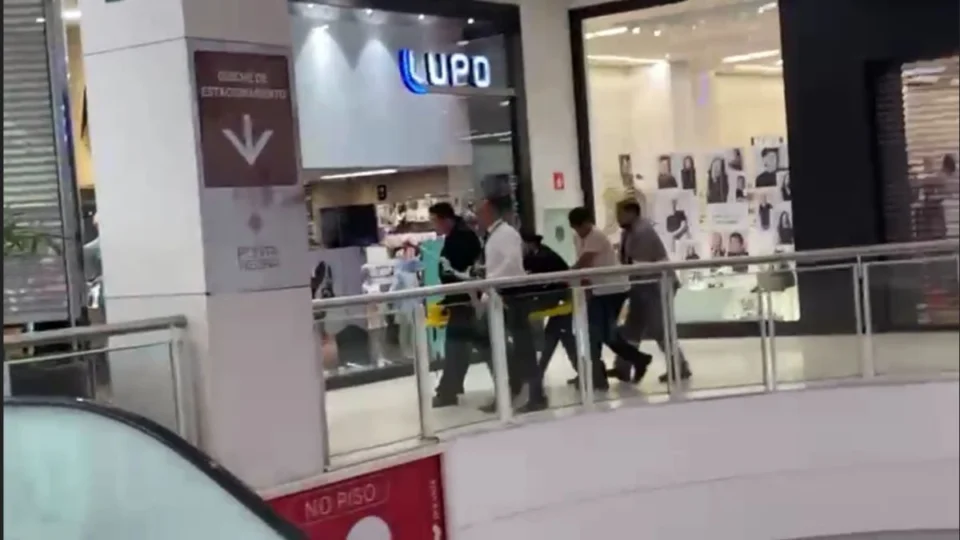 VÍDEO: tiroteio Shopping Ponta Negra deixa clientes em desespero e uma pessoa é baleada