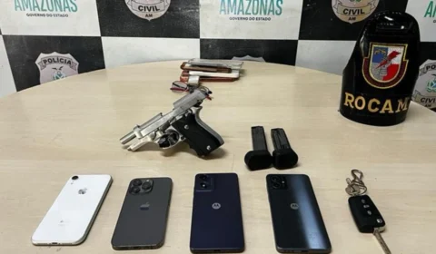 Trio é preso com pistola escondida em saco de farinha após denúncia de arrastão no Centro de Manaus
