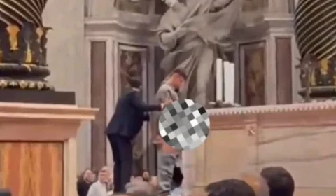 VEJA VÍDEO: Homem urina no altar da Basílica de São Pedro e choca fiéis no Vaticano