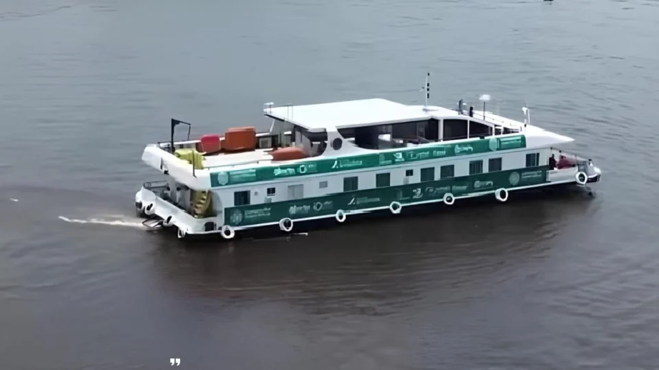 VÍDEO: Expedição “Entre Rios e Vozes” segue rumo a Parintins após coleta de água em Itacoatiara