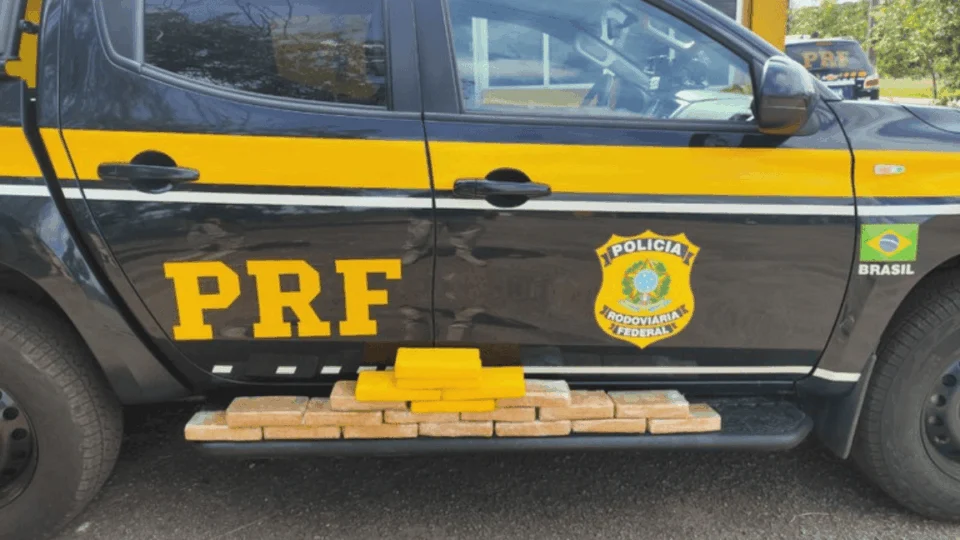 Ações da PRF no Acre resultam em apreensão de drogas, arma de fogo e detenção de foragido