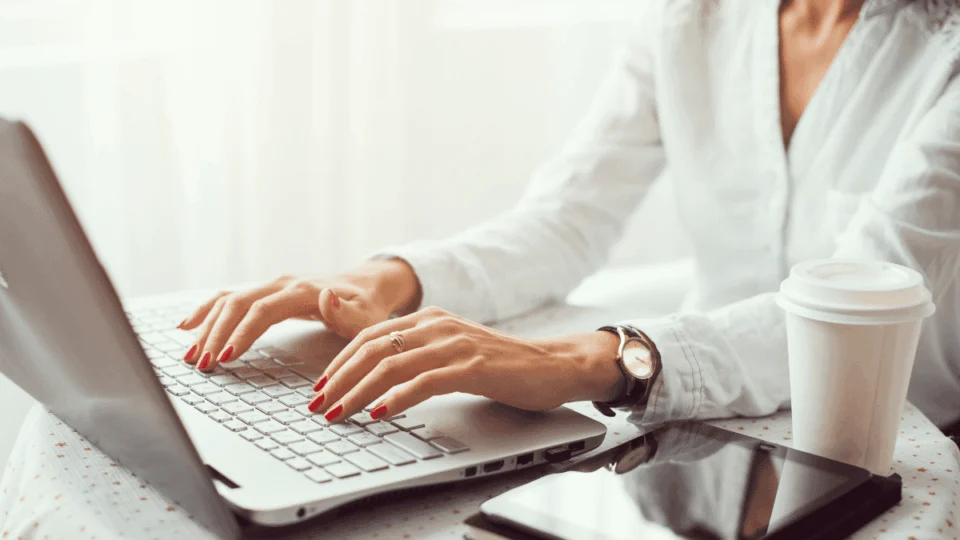 Mulheres no Acre recebem 9,1% menos que homens em grandes empresas, aponta relatório