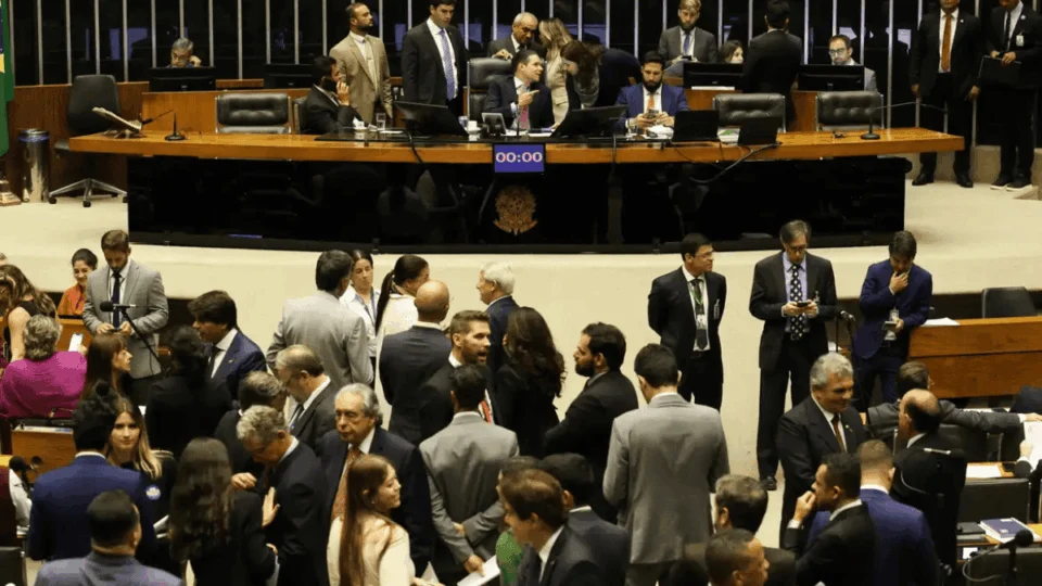 Câmara amplia licença-paternidade e texto avança para o Senado