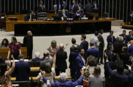 Câmara aprova texto que restringe aborto em vítimas de violência sexual; saiba como votaram os deputados