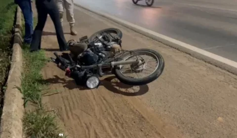 VÍDEO: Motoboy fica em estado gravíssimo após ser atropelado na BR-364, em Porto Velho