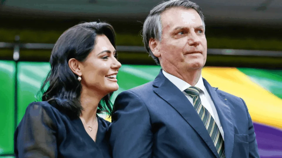 ‘Meu galego dos olhos azuis’, diz Michelle Bolsonaro ao defender retorno de Jair em 2026