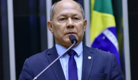 COLUNA DO CARLOS CALDEIRA — “O Gabinete da Família Feliz”