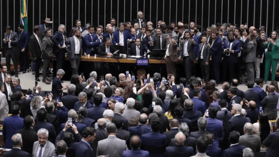 PECs e projetos reacendem embate entre governo Lula e oposição sobre combate ao crime