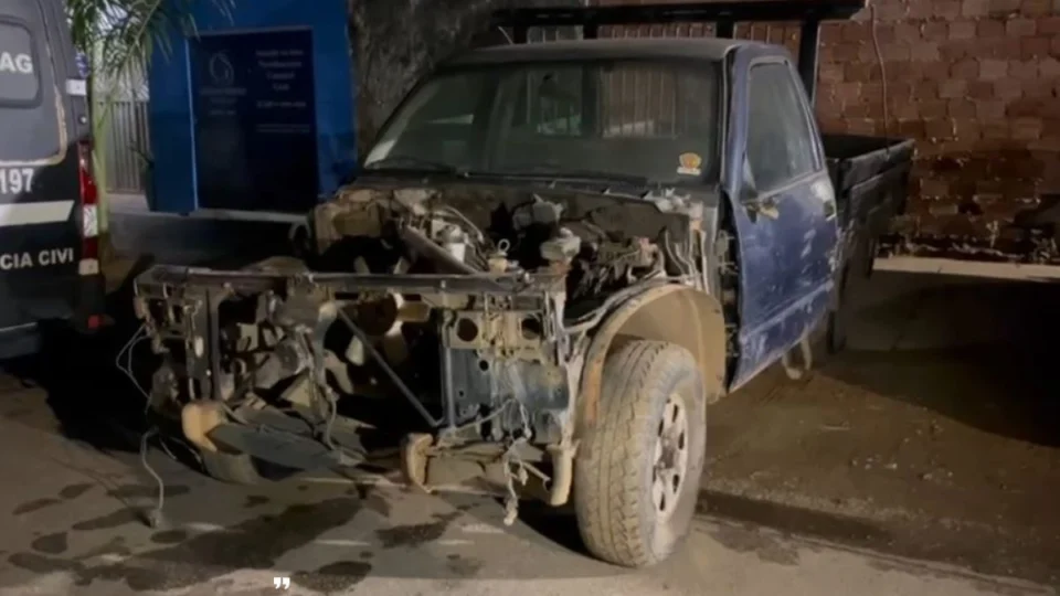 VÍDEO: Dono de ferro-velho é detido por receptação de caminhonete furtada na capital