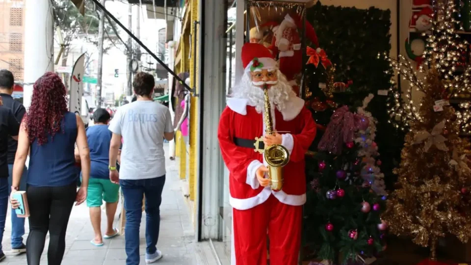 Comércio de Manaus amplia horários para o Natal e Ano Novo e espera forte movimento nas lojas