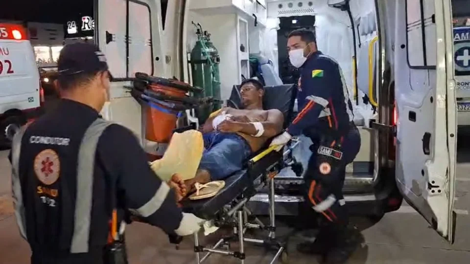 Homem fica ferido ao tentar defender a mãe de ataque do próprio irmão em Rio Branco